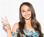Jazz Jennings – Bio, Boyfriend, Age, Ethnicity, Family, Brothers, Grandparents